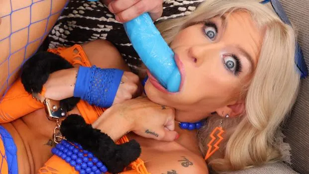 Emma Rosie – This Little Body Craves To Be Drilled